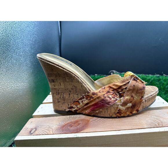 SODA Wedge Heels- Gold/Cork/Floral-Size 10W - Picture 4 of 10
